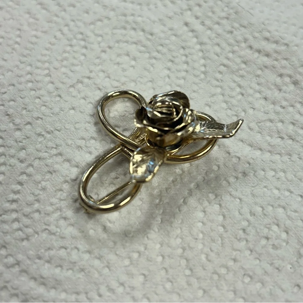 Vintage Elegant Gold Rose Brooch Jewelry Pin Retro Classy Romantic Gift Love